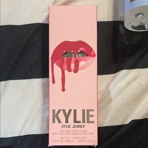 Kylie Jenner Lip Kit in Pink